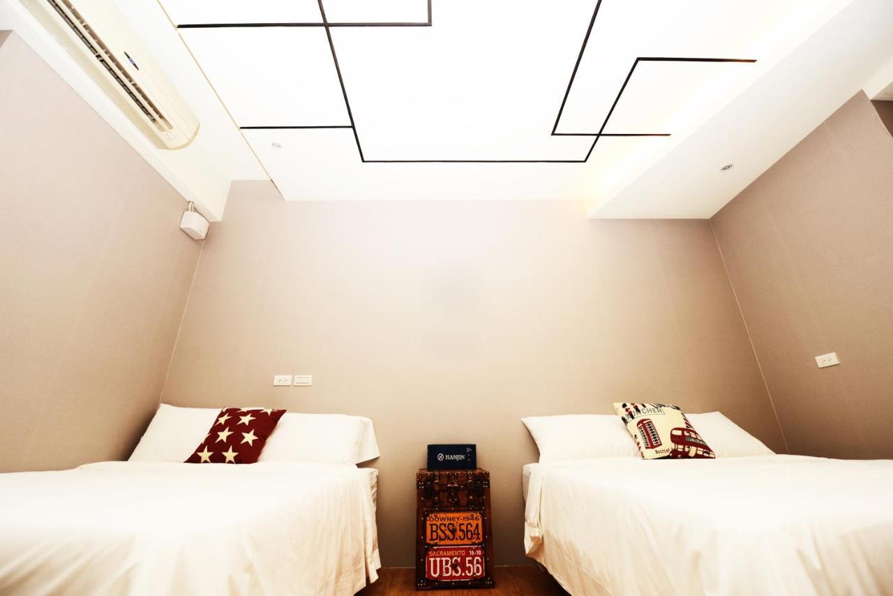 Owl Inn Tainan Extérieur photo