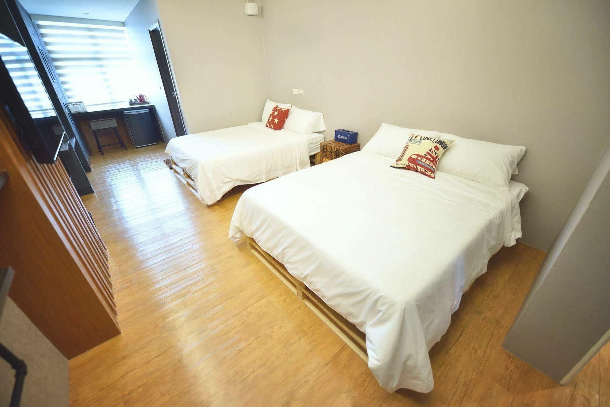 Owl Inn Tainan Extérieur photo